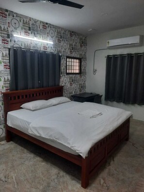 Habitación básica doble | Escritorio, espacio para trabajar con laptop y wifi gratis 