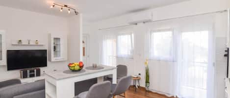 Apartment (One Bedroom Apartment with Terrace an) | Interior detail