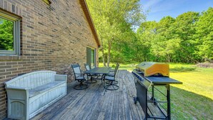 A patio with a wooden table and chairs, a built-in bench, and a barbecue grill. - Wooded Applegate Retreat w/ Private Trail Access (Applegate)
