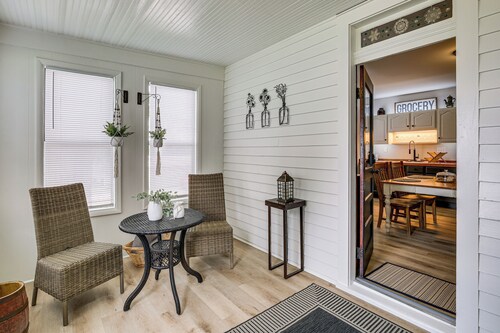 A Sisters Stay Farmhouse Retreat in Villa Ridge