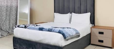 Iron/ironing board, bed sheets