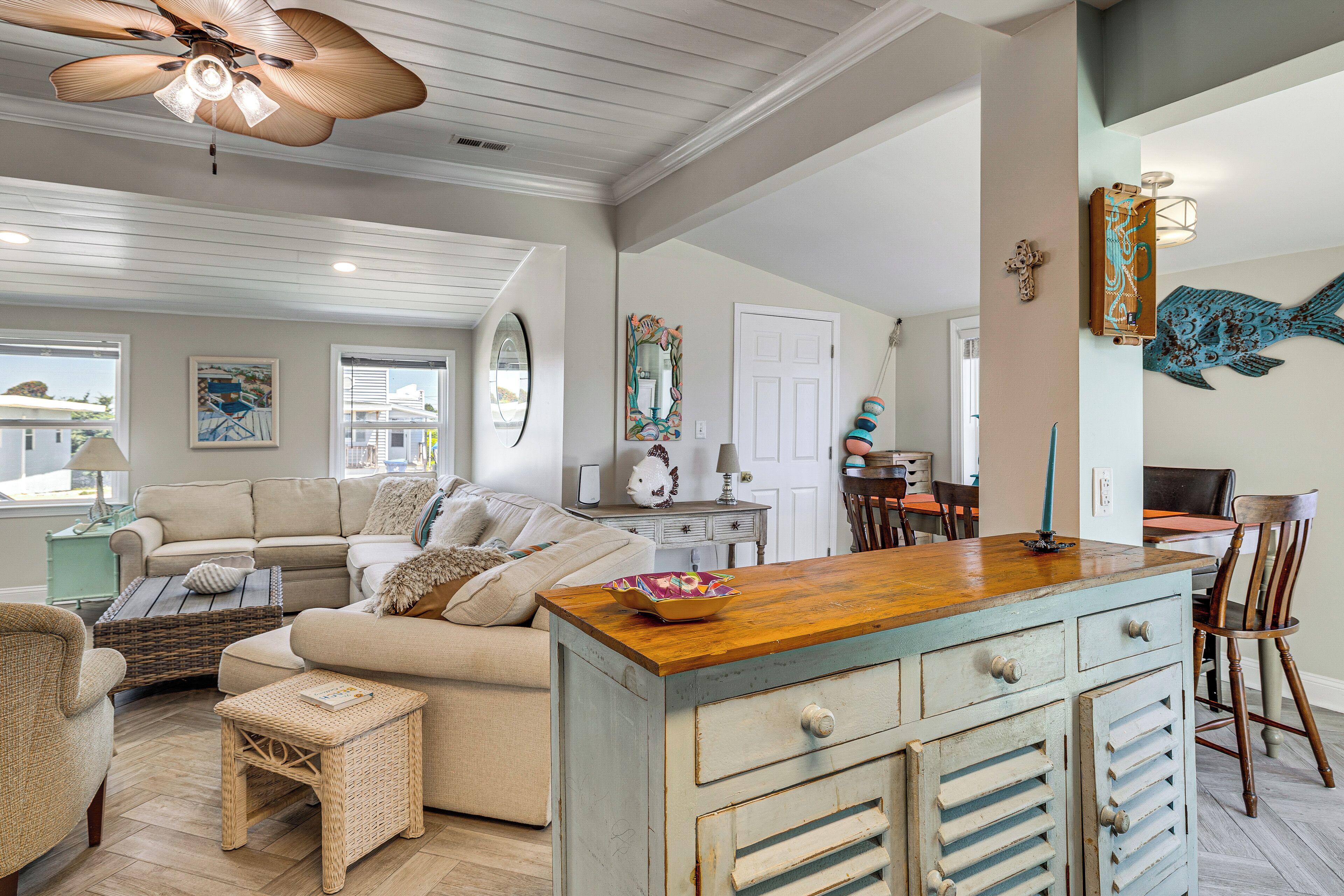 Red, White & Beach! 5br Atlantic Beach Cottage - Atlantic Beach, NC