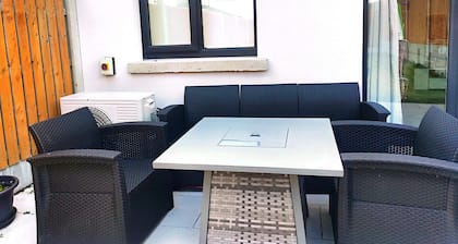 Spacious Double Room with Garden & Parking – Suitable for male or Couple