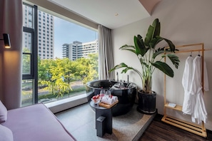 Superior Double Room | Bathroom | Shower, free toiletries, hair dryer, slippers - M Hotel (Hangzhou)