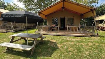 House | Outdoor dining