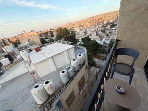 Property grounds - 413 tara-JRE Jabal Al Lweibdeh with stunning view (Amman)