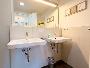Shower, hair dryer - 3005 - Sandy Par Grömitz - Apartment 3004 on Schoor in Grömitz (Grömitz)
