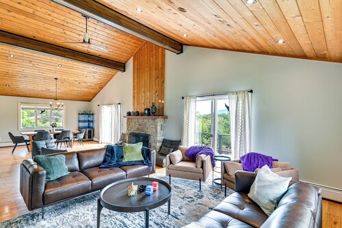 3 Acres, Mtn Views, Hot Tub, Steps to Winery