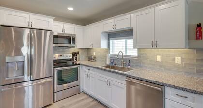 Stylish Maricopa Cottage w/ Mtn Views & Grill!
