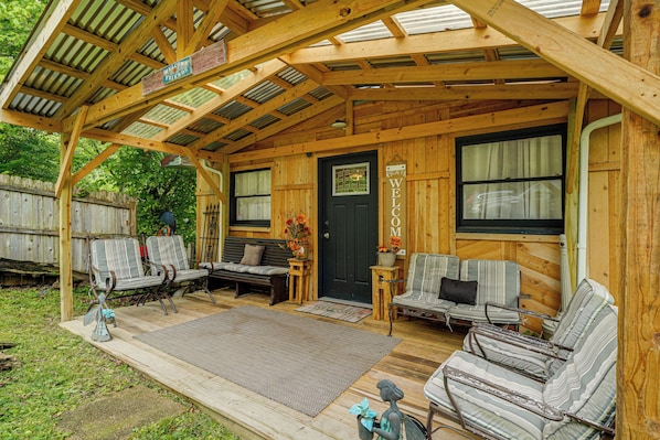 Terrace/patio - Riverfront Retreat 7 Miles From Ft Leonard Wood (Dixon)