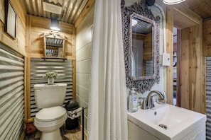 Bathroom - Riverfront Retreat 7 Miles From Ft Leonard Wood (Dixon)