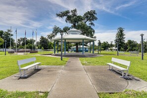 Property grounds - Walk to Bay! Retreat Near Beaches & Tyndall AFB (Panama City)