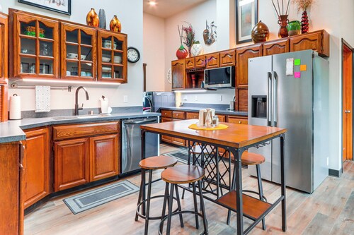 Retreat with Indoor Swim Spa; Access to Clear Lake