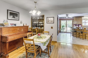 Dining - Explore Badlands Nat'l Park: Family Home w/ Patio (Kadoka)
