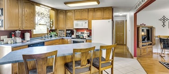 Explore Badlands Nat'l Park: Family Home w/ Patio