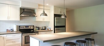 Spacious 2-bedroom bottom suite in vibrant Tsawwassen
