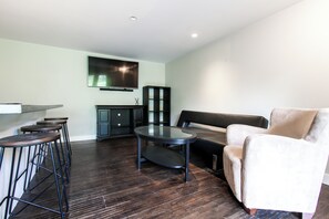 Interior - Spacious 2-bedroom bottom suite in vibrant Tsawwassen (Vancouver)