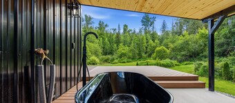 Modern Creekside Retreat w/ Outdoor Soaking Tub