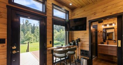 Modern Creekside Retreat w/ Outdoor Soaking Tub