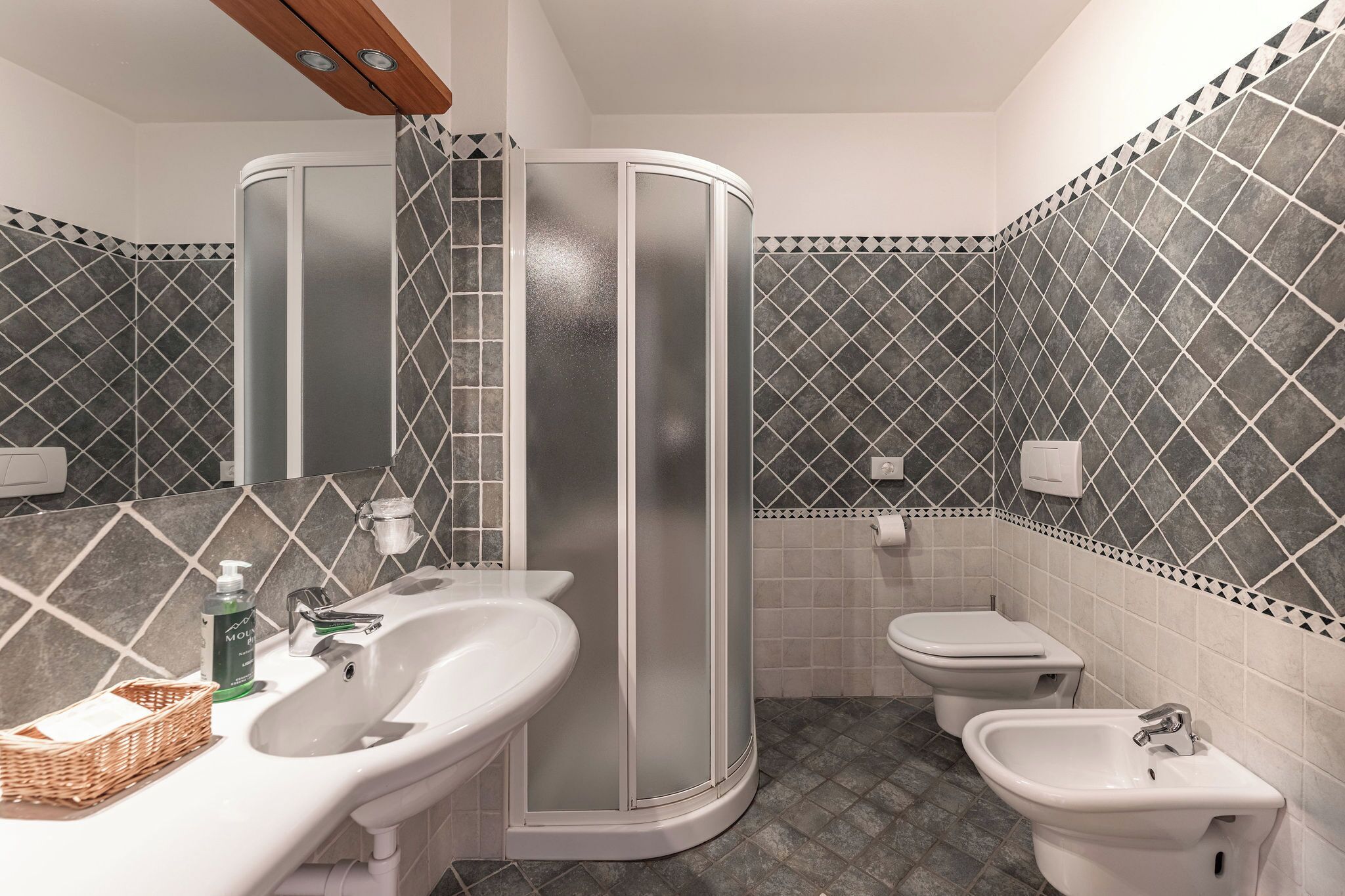Habitación junior, balcón | Baño