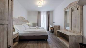 Standard-Doppel- oder -Zweibettzimmer, Balkon, Bergblick | Zimmersafe, kostenloses WLAN, Rollstuhlgeeignet