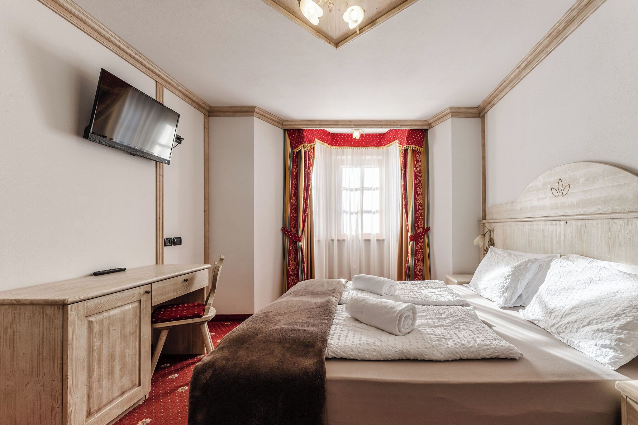 Camera Superior, balcone, vista montagna | Una cassaforte in camera, Wi-Fi gratuito, accesso in sedia a rotelle