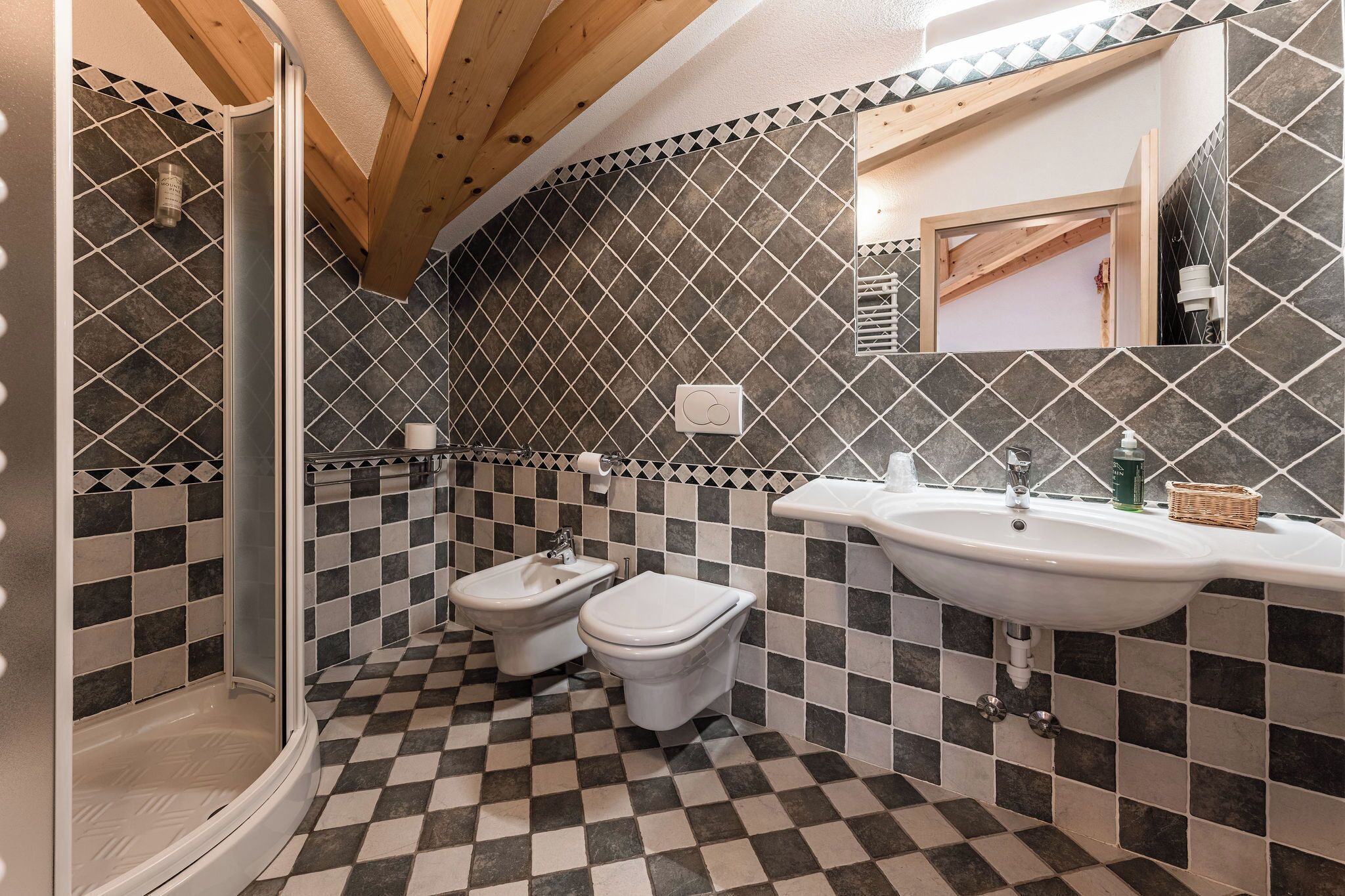 Chambre Supérieure Double ou avec lits jumeaux, balcon, vue montagne | Salle de bain