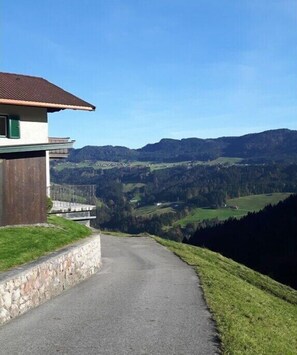 Property grounds - Holiday home with 4 bedrooms (Brandenberg)