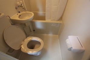 Bathroom - Great Location & Value! Cozy Shinjuku Stay - 5 min to Station & Kabukicho Tower4 (Kabuki Cho, Shinjuku Ku)