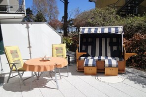 Outdoor dining - Holiday apartment in Baabe with swimming pool (Baabe)
