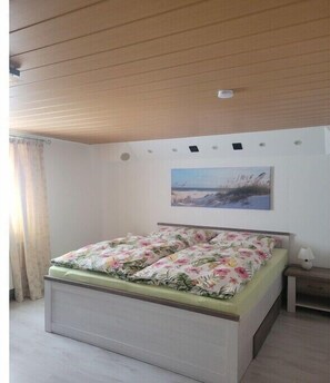 2 chambres, fer et planche à repasser, lit parapluie, Wi-Fi gratuit