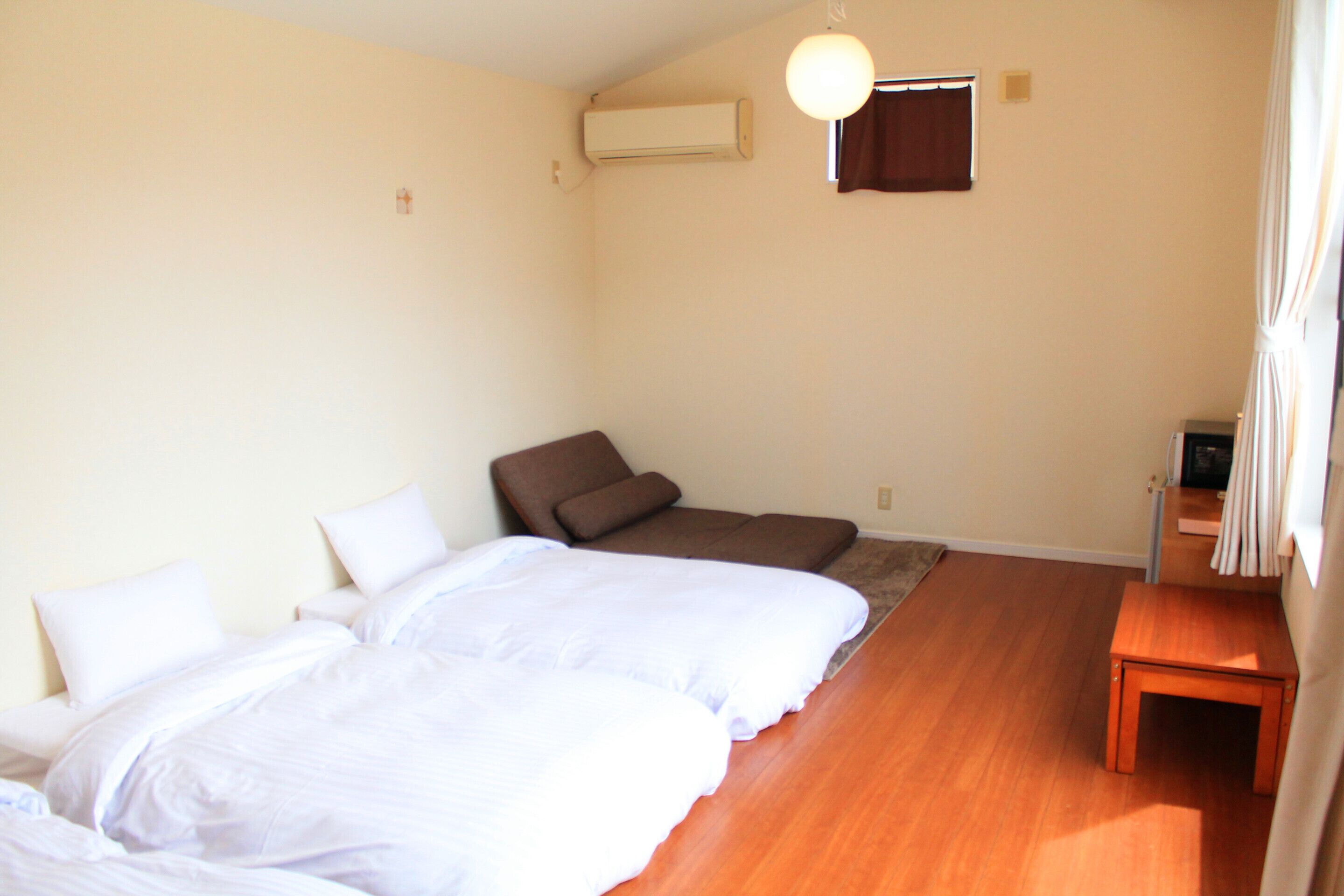 Kamar Quadruple Keluarga, pemandangan gunung | Meja kerja, ruang kerja ramah laptop, dan tirai kedap cahaya