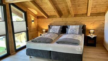 4 bedrooms, free WiFi, bed sheets