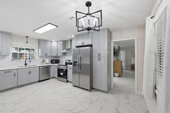 Fridge, microwave, oven, stovetop