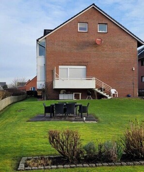 Outdoor dining - No. 8 in the Kiebitz House (Borkum)