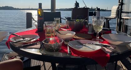 Dreamlike hours & magical moments on the Havel houseboat NautikHus