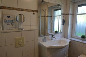 Bathroom - Holiday apartment with 1 bedroom (Norddeich)