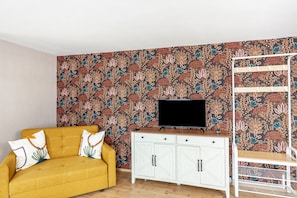 TV - Apartment "Harmonie Oasis" with Wi-Fi and Air Conditioning (Alsleben)