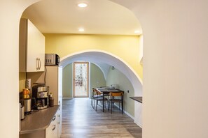 Fridge, microwave, oven, stovetop - Apartment “Harmonie Oasis” with Wi-Fi and Air Conditioning (Alsleben)