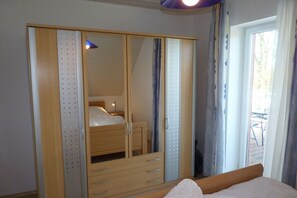 Room - Holiday apartment with 2 bedrooms (Dorum-Neufeld)