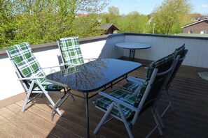 Outdoor dining - Holiday apartment with 2 bedrooms (Dorum-Neufeld)