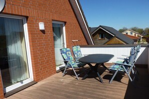 Outdoor dining - Holiday apartment with 2 bedrooms (Dorum-Neufeld)