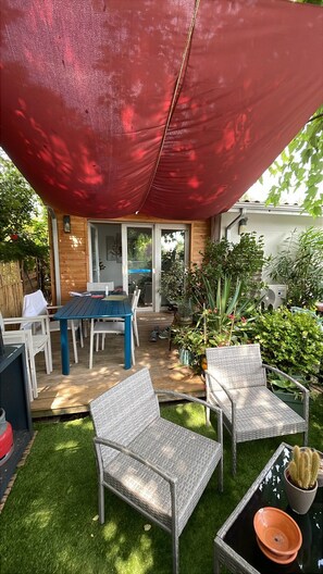Outdoor dining - Vrbo Property (Lège-Cap-Ferret)