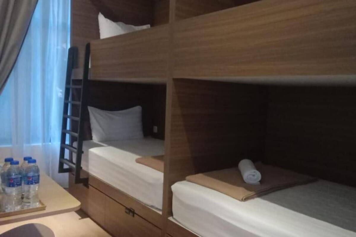 Habitación cuádruple | Cortinas blackout, tabla de planchar con plancha y wifi gratis