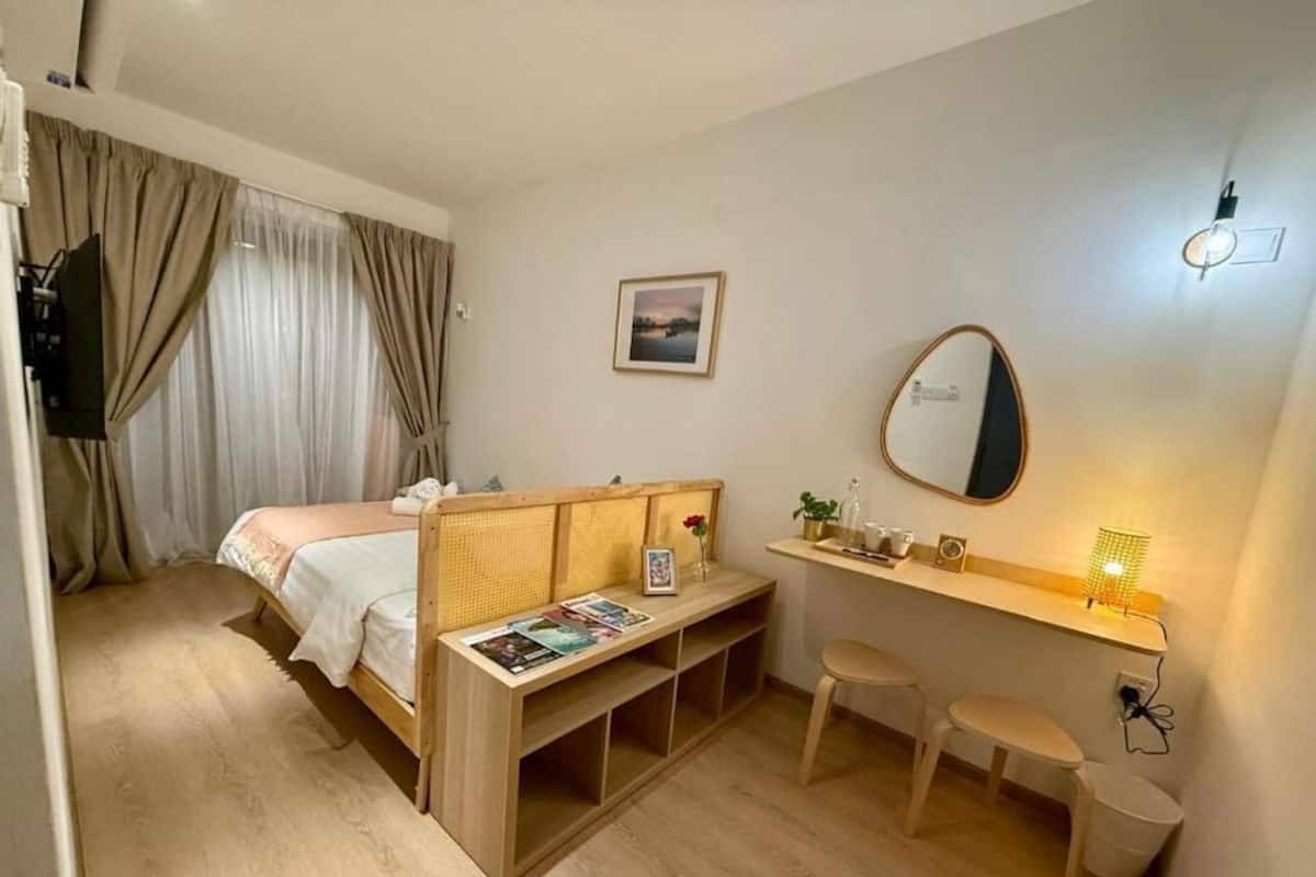Chambre Double, 1 grand lit, vue jardin | Rideaux occultants, fer et planche Ă repasser, Wi-Fi gratuit