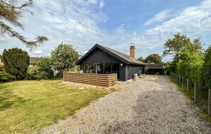 Exterior - Nice home in Strøby with WiFi (Strøby)