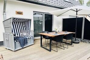 Outdoor dining - Holiday home with 2 bedrooms (Trassenheide)