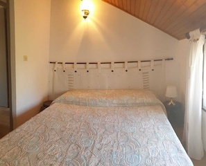 4 quartos, ferros/tábuas de passar roupa, Wi-Fi, roupa de cama