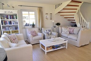 Living area - Holiday home in Breege with swimming pool (Breege)