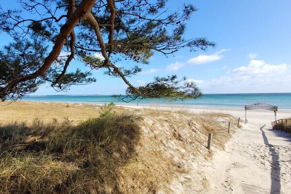 Beach - Holiday home in Breege with swimming pool (Breege)